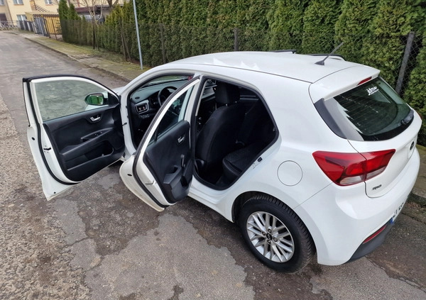 Kia Rio cena 25900 przebieg: 83635, rok produkcji 2018 z Knurów małe 781